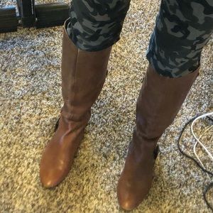 Women’s tan knee high boots.  Size 8, flat heel.  Zipper sides.  Nice details.